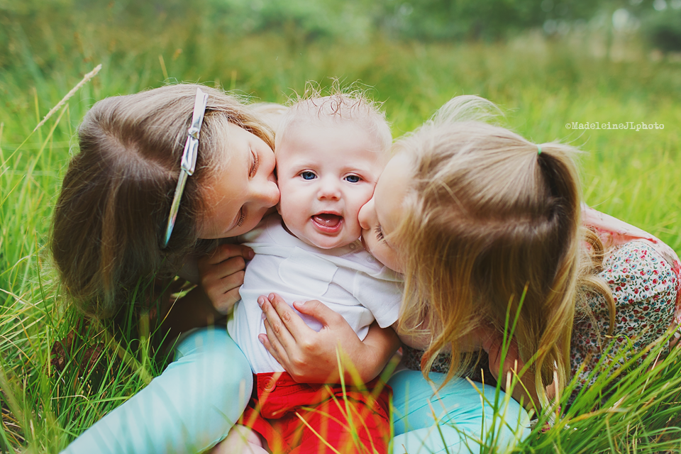 kids family session pictures photography photographer siblings in grass in park kids family session pictures photography photographer irvine california lake forest orange county